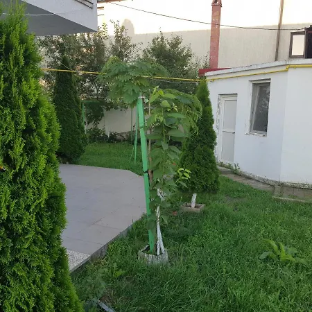 Vila Ciresica בית הארחה מנגליה