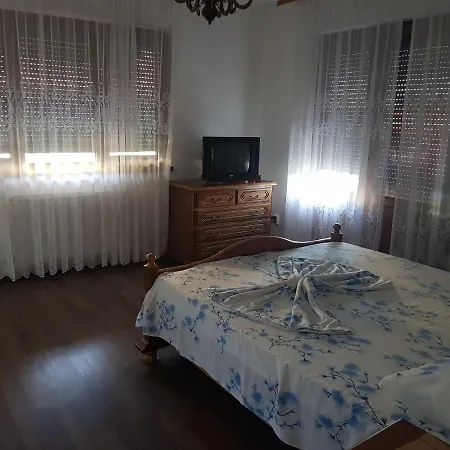 Vila Ciresica בית הארחה *